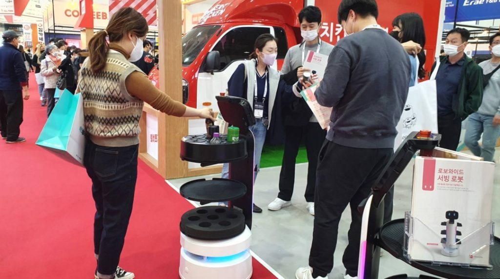 Segway Robotics introduced its ServeBot S1 at Seoul International ...